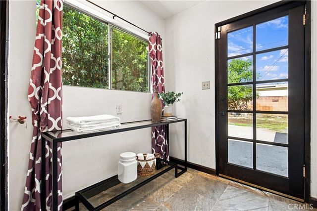 7357 Anatola Avenue, Lake Balboa, CA 91406