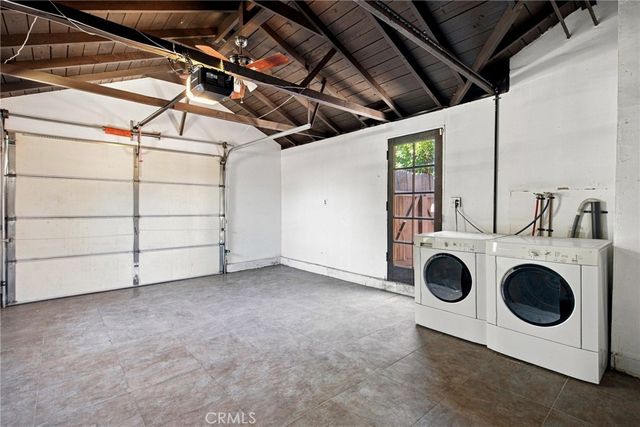 7357 Anatola Avenue, Lake Balboa, CA 91406