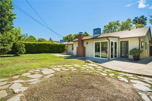 7357 Anatola Avenue, Lake Balboa, CA 91406
