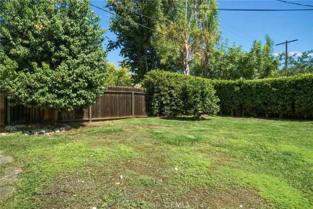 7357 Anatola Avenue, Lake Balboa, CA 91406