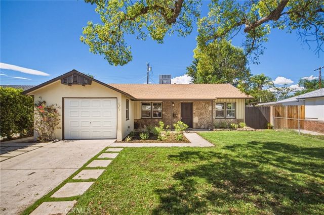 7357 Anatola Avenue, Lake Balboa, CA 91406