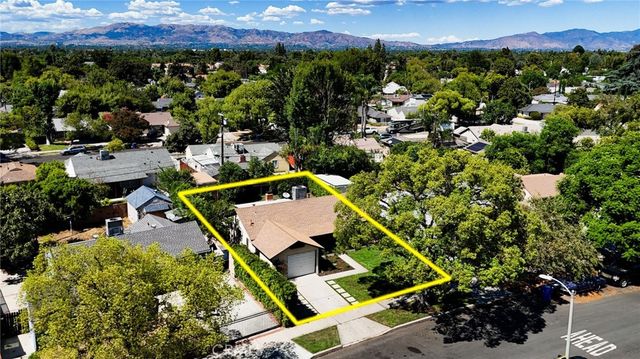 7357 Anatola Avenue, Lake Balboa, CA 91406