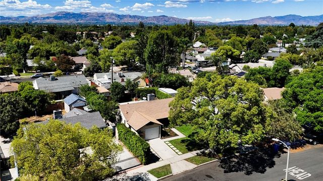 7357 Anatola Avenue, Lake Balboa, CA 91406
