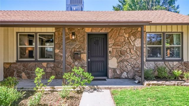 7357 Anatola Avenue, Lake Balboa, CA 91406