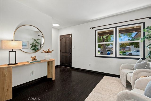 7357 Anatola Avenue, Lake Balboa, CA 91406