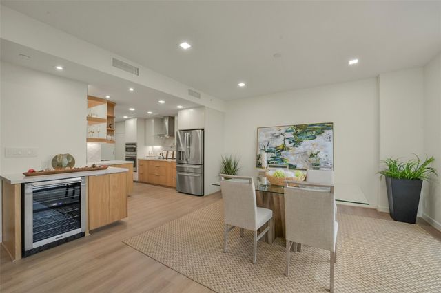5110 San Felipe Street 77W, Houston, TX 77056