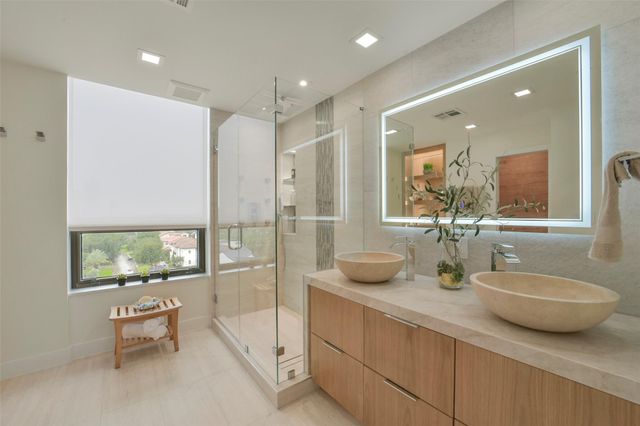 5110 San Felipe Street 77W, Houston, TX 77056