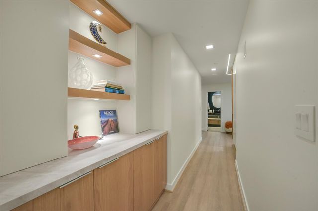 5110 San Felipe Street 77W, Houston, TX 77056