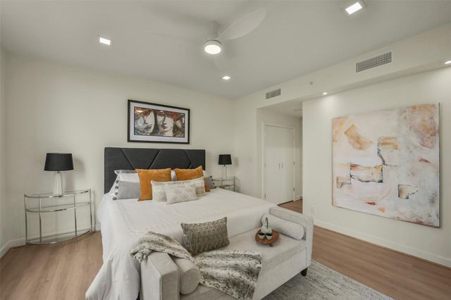 5110 San Felipe Street 77W, Houston, TX 77056