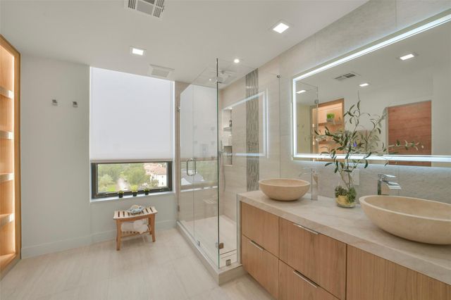 5110 San Felipe Street 77W, Houston, TX 77056