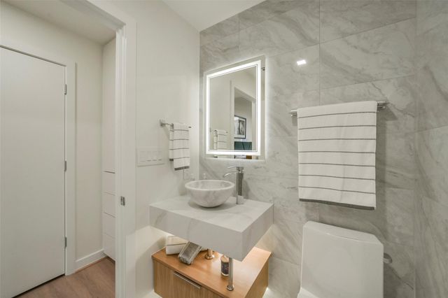 5110 San Felipe Street 77W, Houston, TX 77056