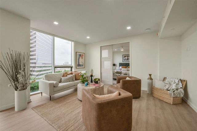 5110 San Felipe Street 77W, Houston, TX 77056