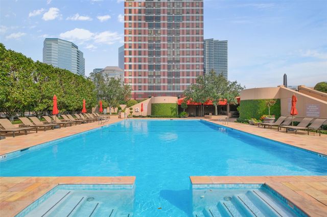5110 San Felipe Street 77W, Houston, TX 77056