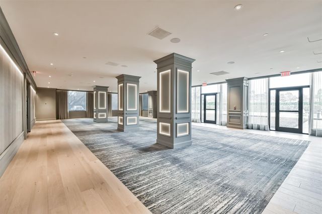 5110 San Felipe Street 77W, Houston, TX 77056