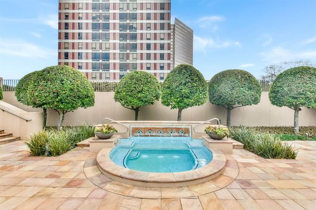 5110 San Felipe Street 77W, Houston, TX 77056