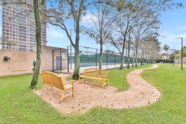 5110 San Felipe Street 77W, Houston, TX 77056