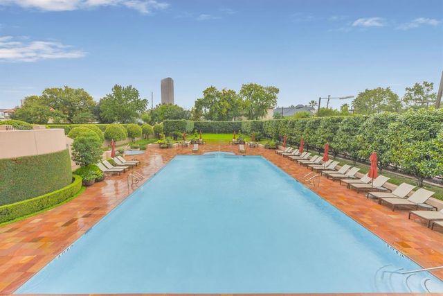 5110 San Felipe Street 77W, Houston, TX 77056