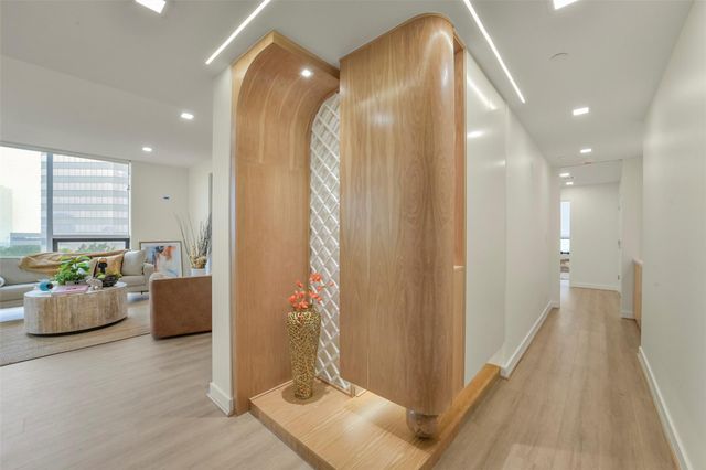 5110 San Felipe Street 77W, Houston, TX 77056