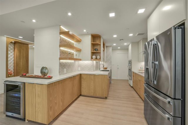 5110 San Felipe Street 77W, Houston, TX 77056