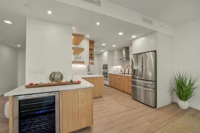 5110 San Felipe Street 77W, Houston, TX 77056