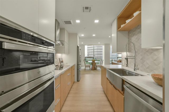 5110 San Felipe Street 77W, Houston, TX 77056