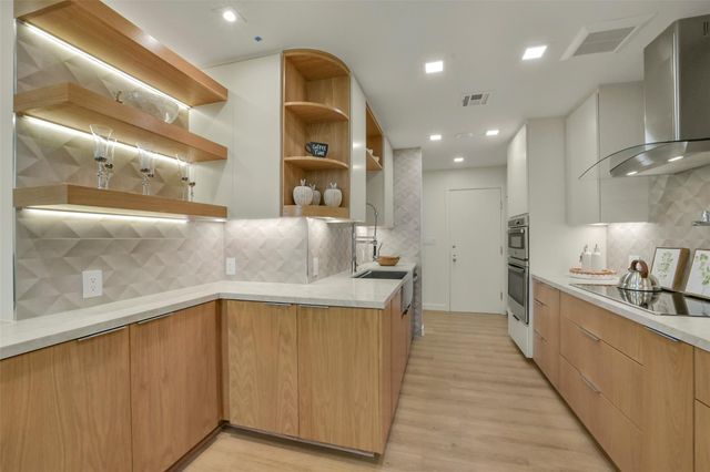 5110 San Felipe Street 77W, Houston, TX 77056
