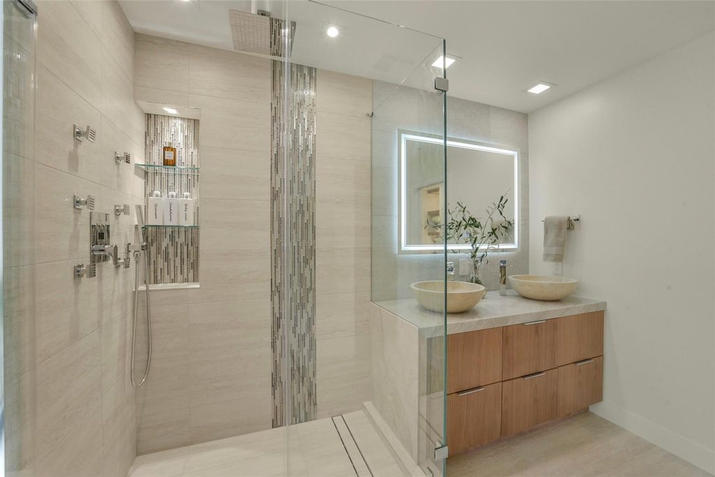 5110 San Felipe Street 77W, Houston, TX 77056