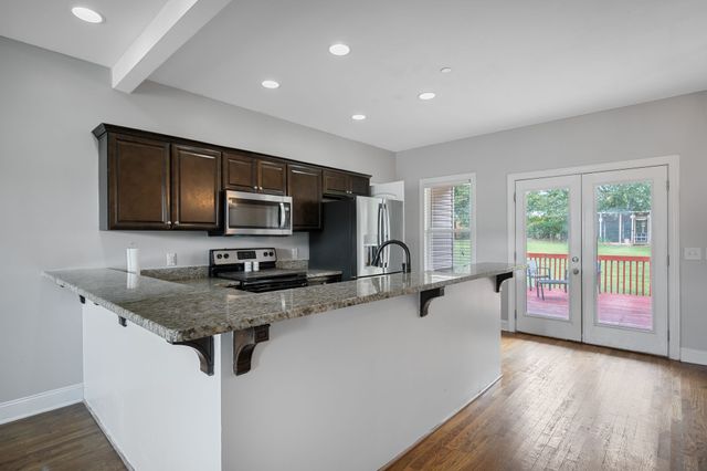1248 Leaf Ln, Ashland City, TN 37015