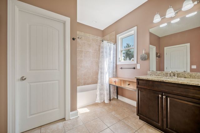 1248 Leaf Ln, Ashland City, TN 37015
