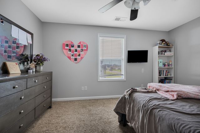1248 Leaf Ln, Ashland City, TN 37015