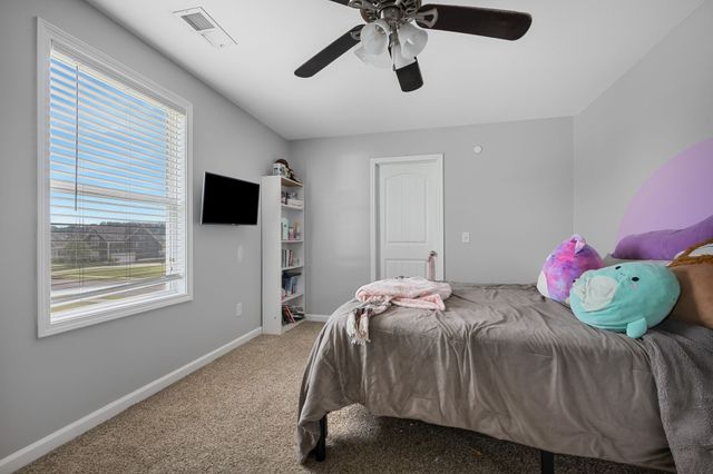 1248 Leaf Ln, Ashland City, TN 37015