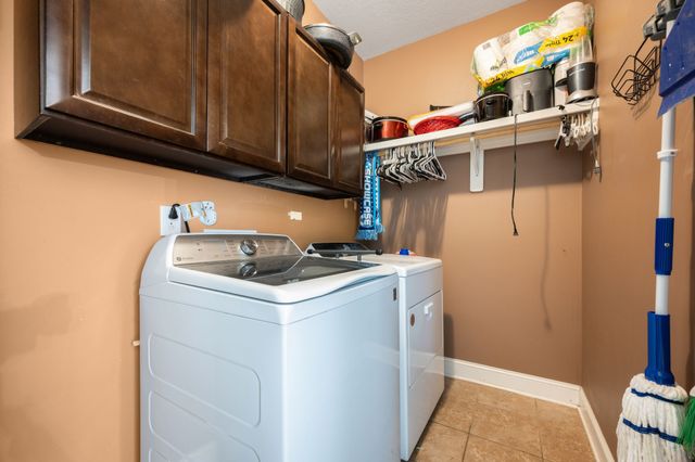 1248 Leaf Ln, Ashland City, TN 37015