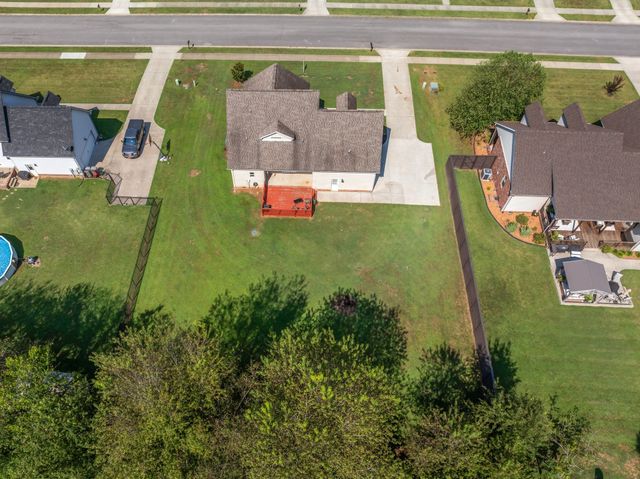 1248 Leaf Ln, Ashland City, TN 37015