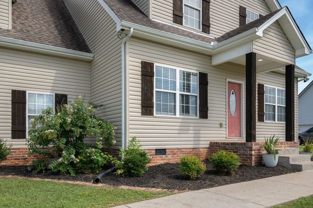 1248 Leaf Ln, Ashland City, TN 37015