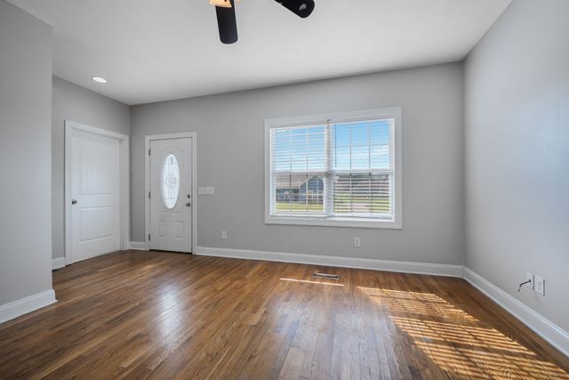 1248 Leaf Ln, Ashland City, TN 37015