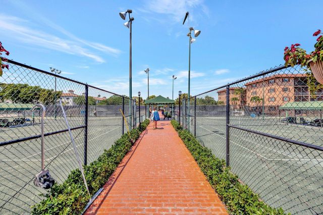 660 Tennis Club Drive 303, Fort Lauderdale, FL 33311