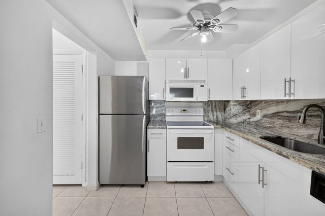660 Tennis Club Drive 303, Fort Lauderdale, FL 33311