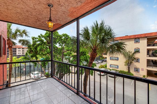 660 Tennis Club Drive 303, Fort Lauderdale, FL 33311