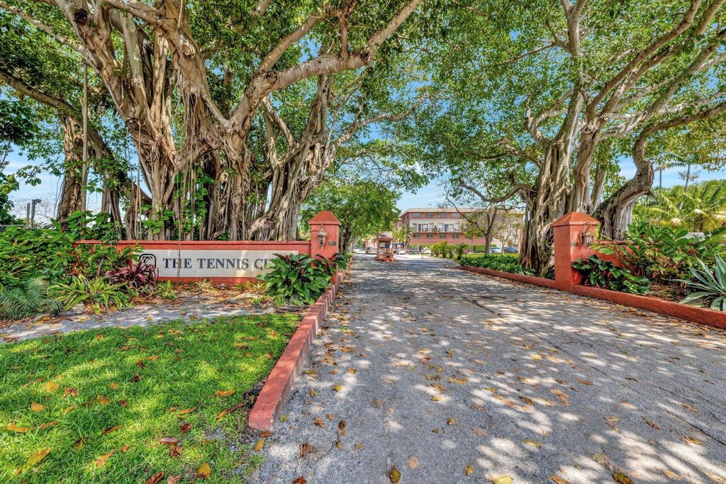 660 Tennis Club Drive 303, Fort Lauderdale, FL 33311