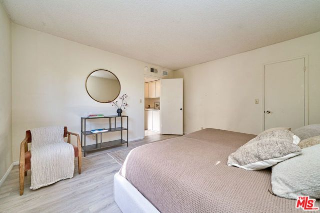 5437 Corteen Place 212, Los Angeles, CA 91607