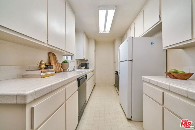 5437 Corteen Place 212, Los Angeles, CA 91607