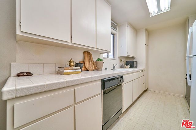 5437 Corteen Place 212, Los Angeles, CA 91607