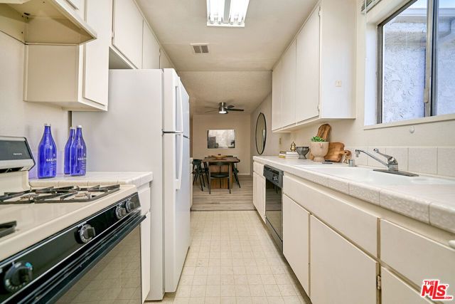 5437 Corteen Place 212, Los Angeles, CA 91607