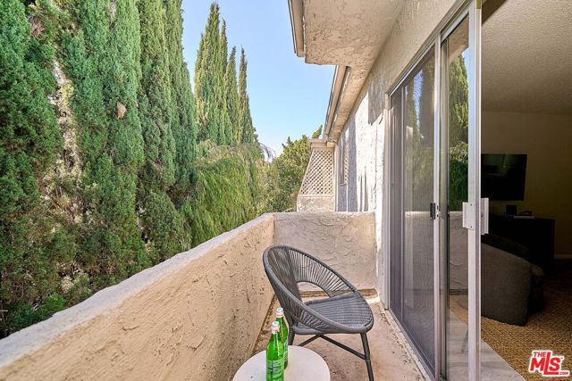5437 Corteen Place 212, Los Angeles, CA 91607