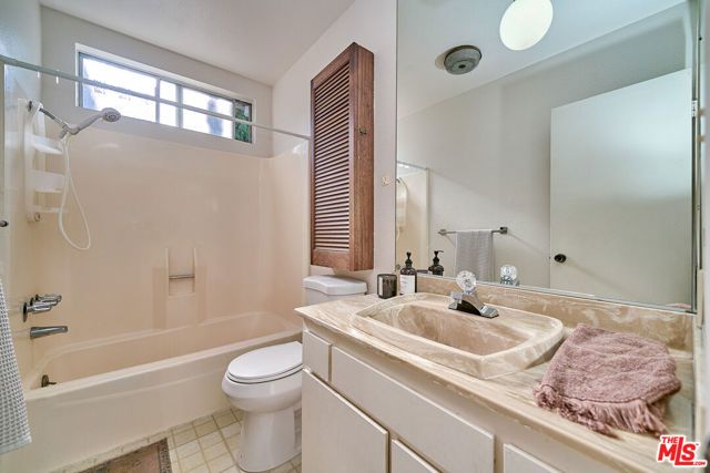 5437 Corteen Place 212, Los Angeles, CA 91607