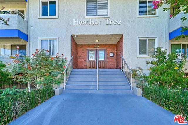 5437 Corteen Place 212, Los Angeles, CA 91607