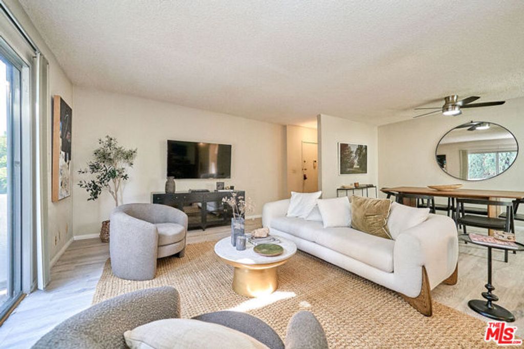 5437 Corteen Place 212, Los Angeles, CA 91607