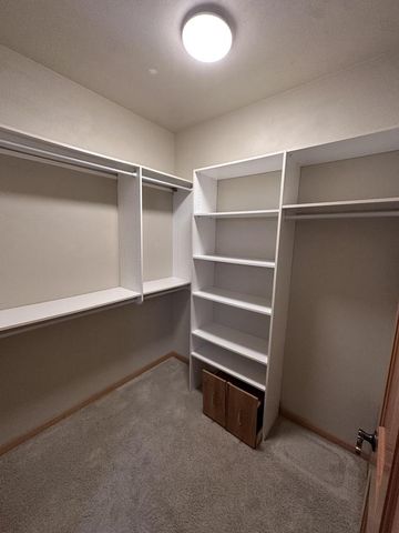 1711 OAK HOLLOW LANE, Neenah, WI 54956