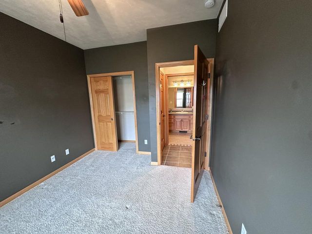 1711 OAK HOLLOW LANE, Neenah, WI 54956