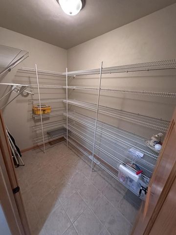 1711 OAK HOLLOW LANE, Neenah, WI 54956